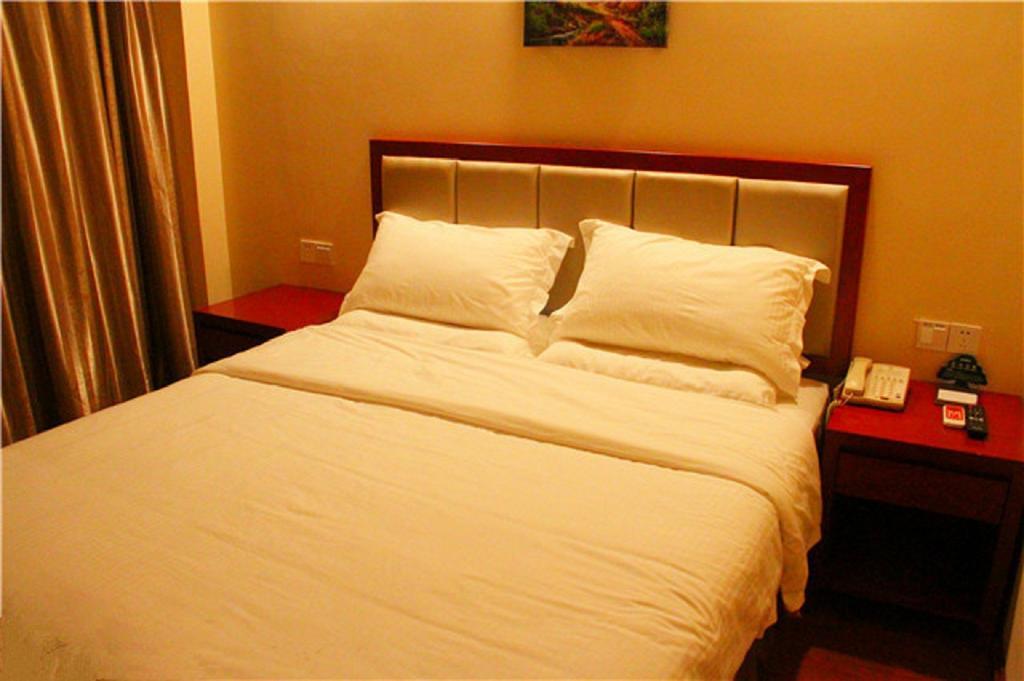 Greentree Inn Sanya He Ping Street Hotel Habitación foto