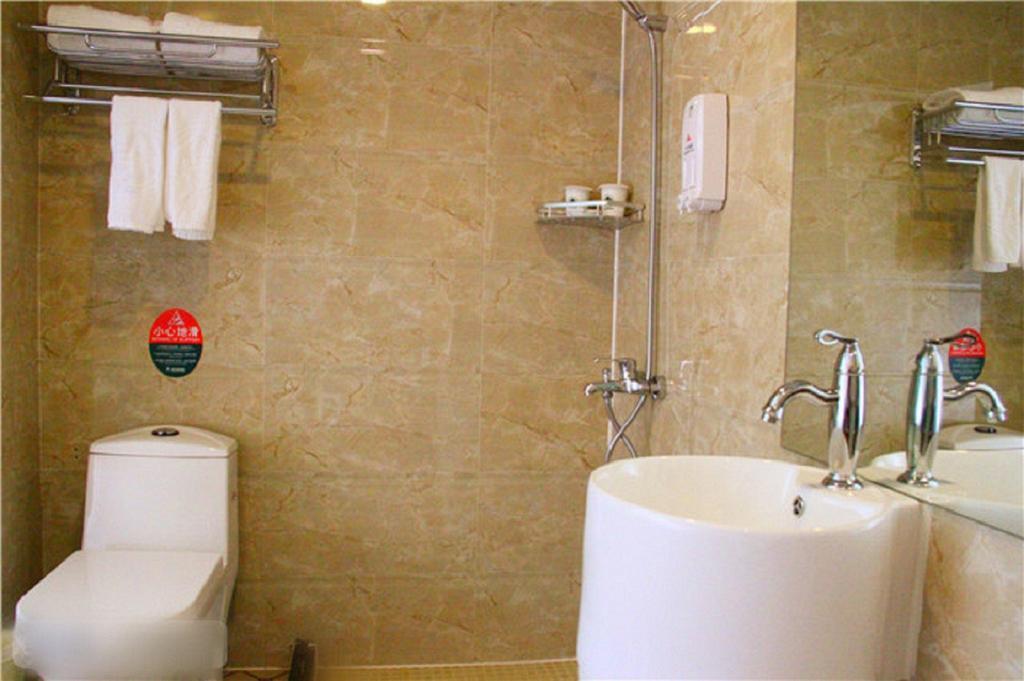 Greentree Inn Sanya He Ping Street Hotel Habitación foto