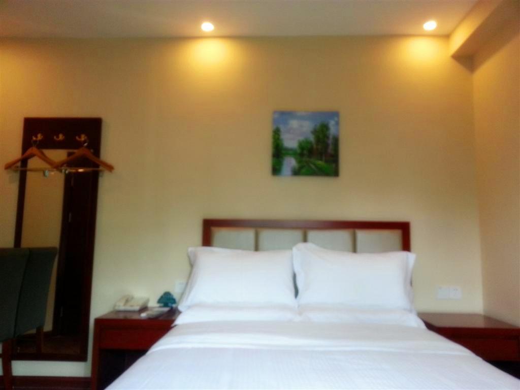 Greentree Inn Sanya He Ping Street Hotel Habitación foto