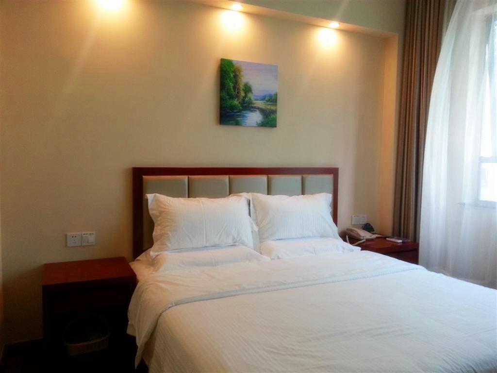 Greentree Inn Sanya He Ping Street Hotel Habitación foto